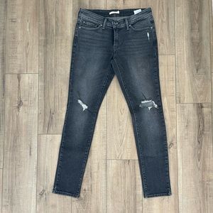 Levi’s 711 Skinny Jean